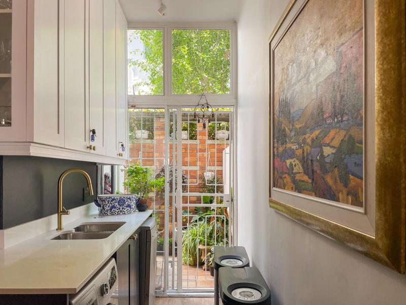 To Let 2 Bedroom Property for Rent in Bantry Bay Western Cape
